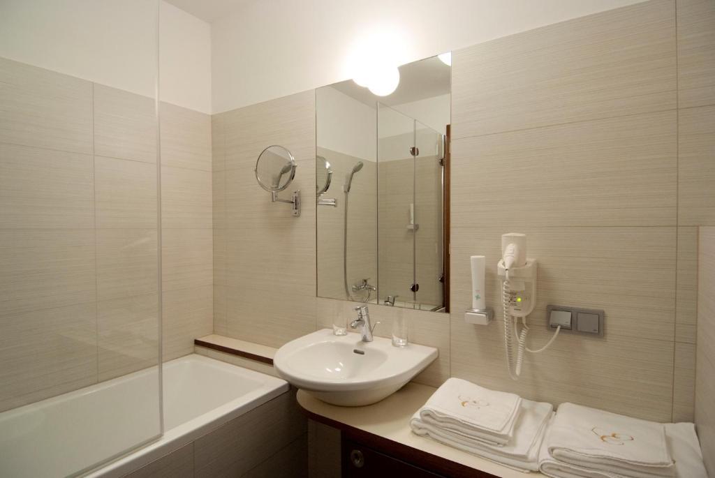 Erzsébet Nagy Szálloda Paks Chambre photo