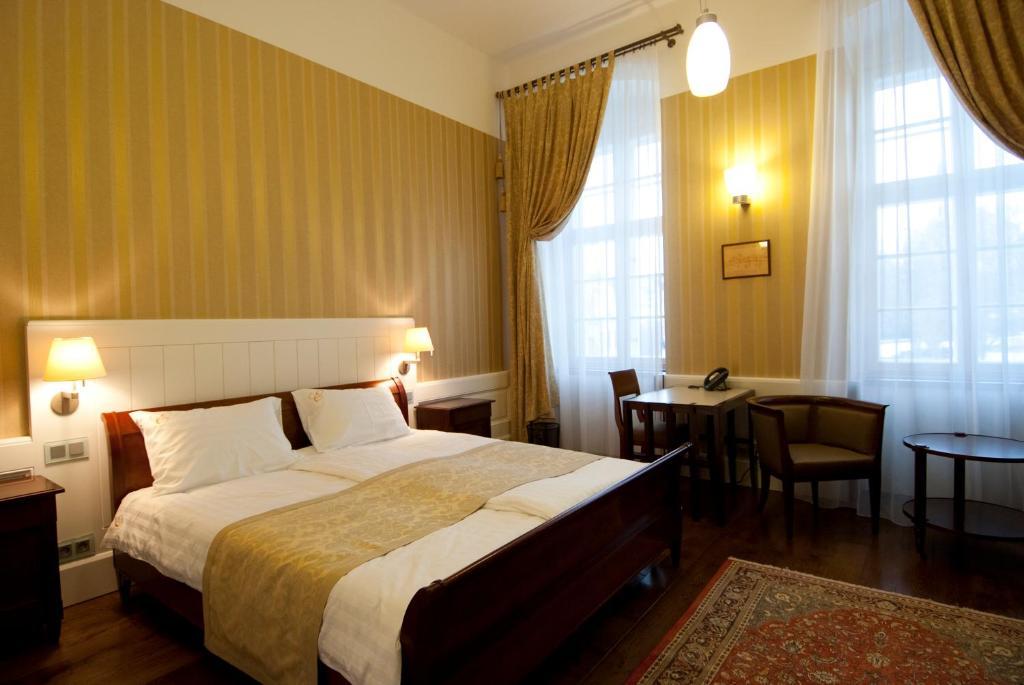 Erzsébet Nagy Szálloda Paks Chambre photo